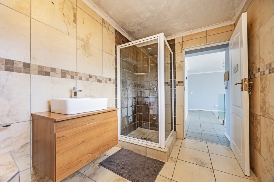 To Let 5 Bedroom Property for Rent in Haasendal Western Cape